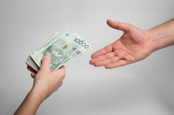 Prestar Dinero a un Familiar