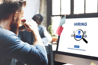 55 empresas que ayudan a los empleados a pagar la deuda de préstamos estudiantiles