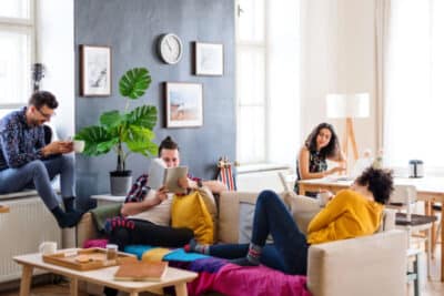 Cómo conseguir un apartamento en la universidad