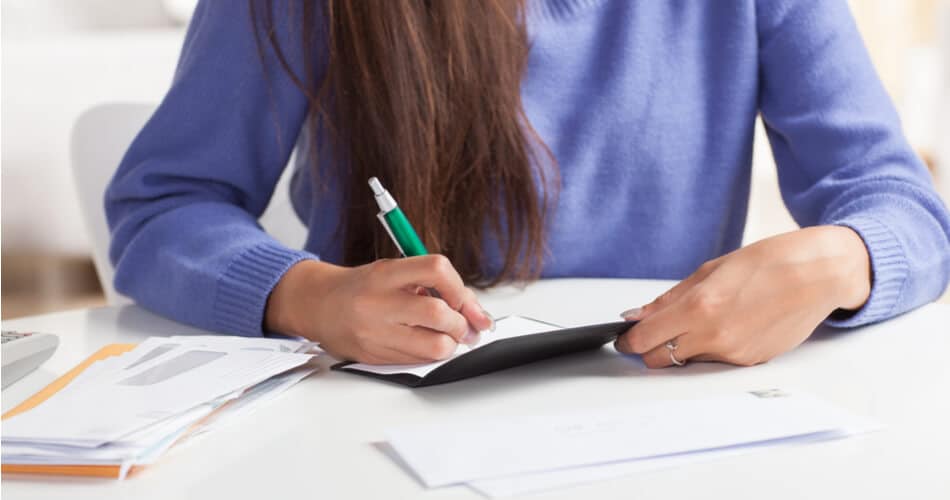 Cómo escribir correctamente un cheque con céntimos y dólares