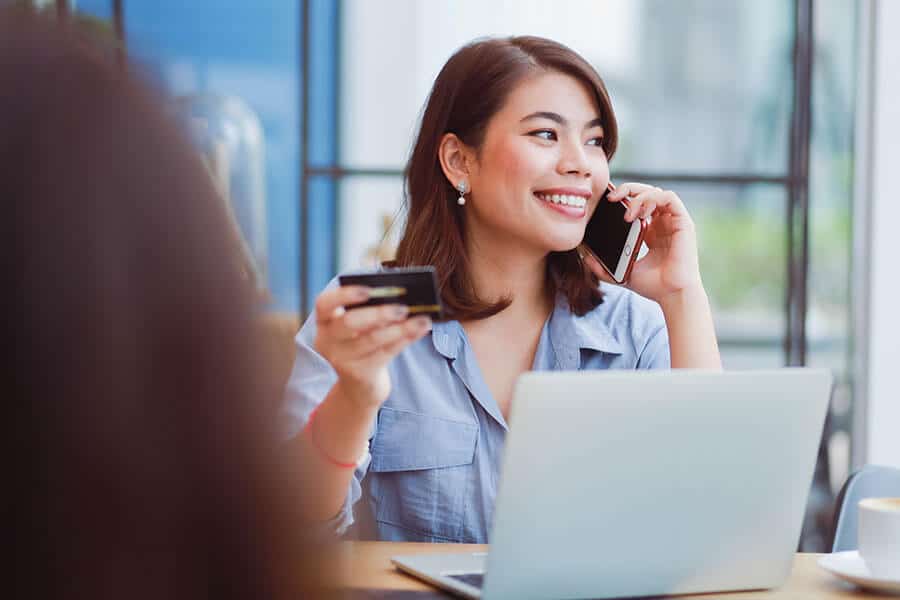 Cómo obtener tarjetas de débito personalizadas