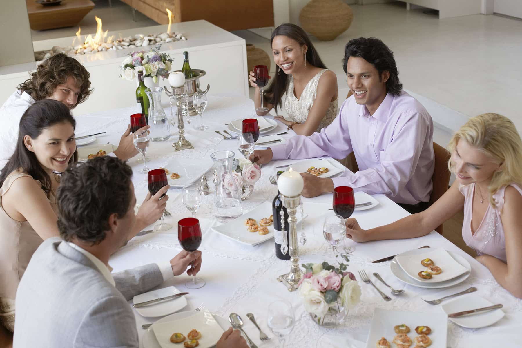 Cómo organizar una fabulosa cena elegante con un presupuesto económico