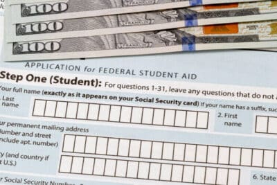 Cómo verificar el estado de FAFSA