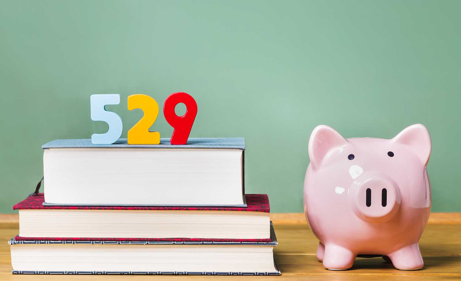 Plan Roth IRA vs.  529: ¿Qué debe usar para ahorrar para la universidad?