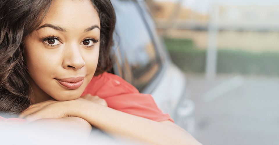 ¿Debo comprar un coche con dinero en efectivo o un préstamo?  ¿Qué es mejor?