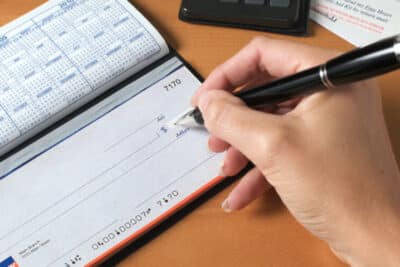 ¿Puedo utilizar un cheque con una dirección antigua?