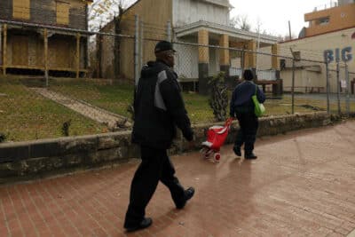 9 datos sorprendentes sobre la brecha de riqueza racial en Estados Unidos
