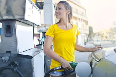Cómo conseguir un mayor rendimiento de la gasolina: 8 formas sencillas