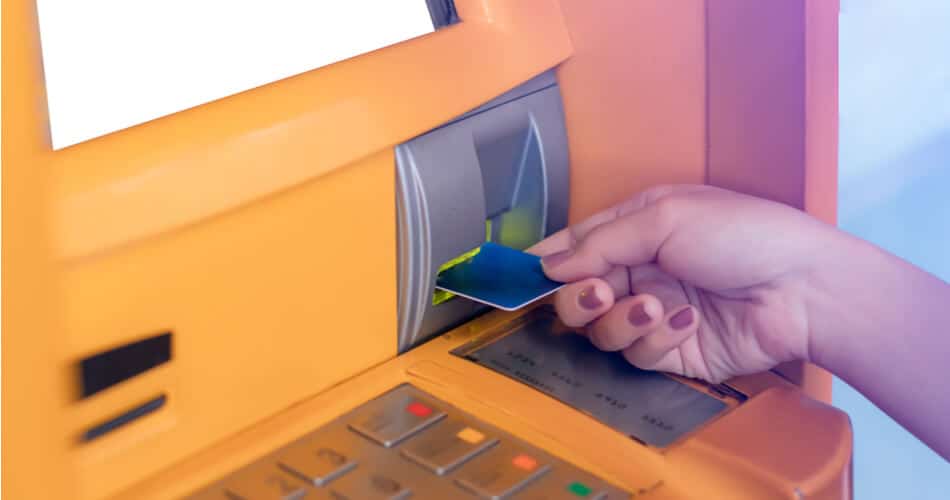Cómo retirar dinero de PayPal con (y sin) una cuenta bancaria