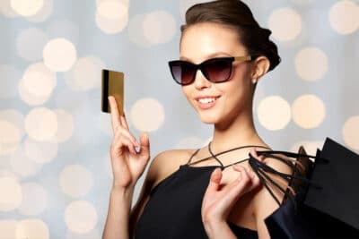 Devolución de efectivo vs. Tarjeta de crédito para viajes: ¿Cuál es la mejor?