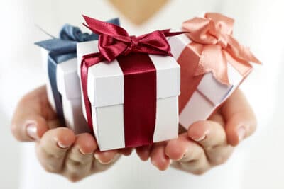 Donación de millas aéreas y recompensas de tarjetas de crédito
