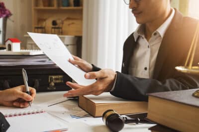 Préstamos para gastos legales: ¿Puedes pedir préstamos para pagar a un abogado?