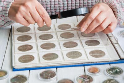 valor del penique de acero de 1943 frente a las monedas más caras del mundo