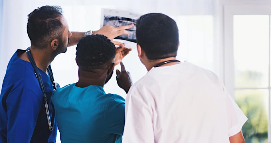 ¿Cuál es la deuda media de las facultades de Odontología en 2022?