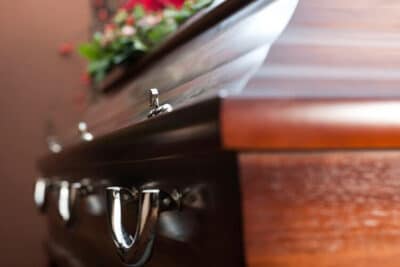 ¿Qué debes hacer si no puedes permitirte un funeral?