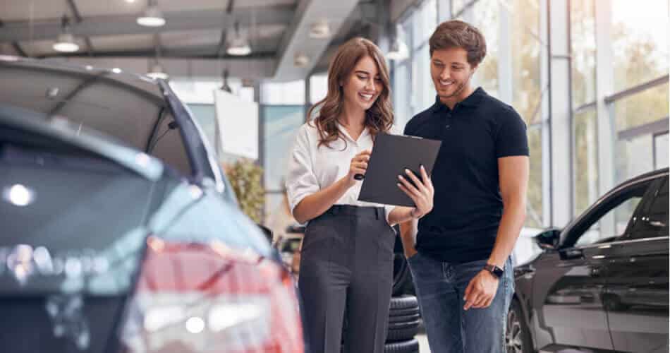 ¿Qué edad hay que tener para comprar un coche?