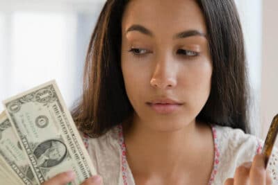 ¿Qué edad hay que tener para invertir en acciones?