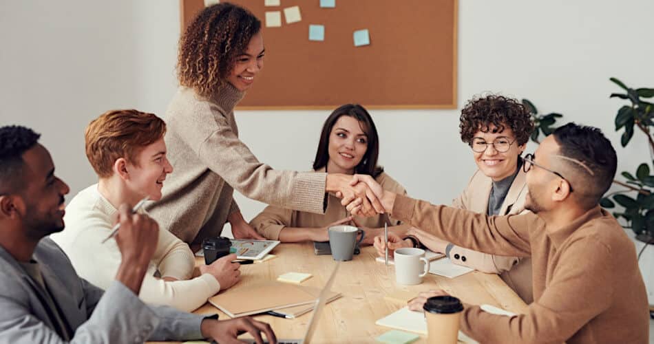 ¿Qué es una prima de retención? Significado y ejemplos