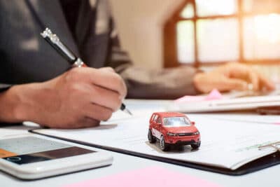 ¿Qué puntuación de crédito utilizan los concesionarios de coches?