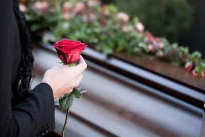 ¿Son deducibles los gastos funerarios?